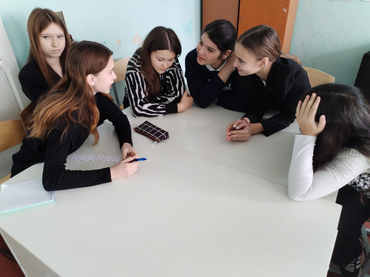 Провели школьный этап "Что Где? Когда?".